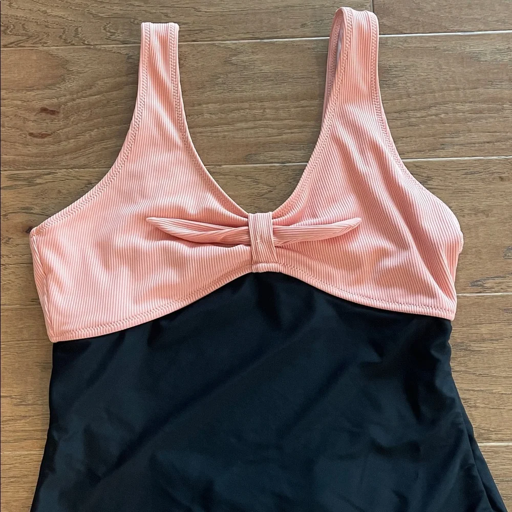 Beachsissi Two-Tone Peach‎ and Black One-Piece Swimsuit Medium